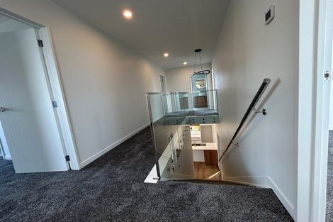 Photo of property in 215a Forrest Hill Road, Forrest Hill, Auckland, 0620