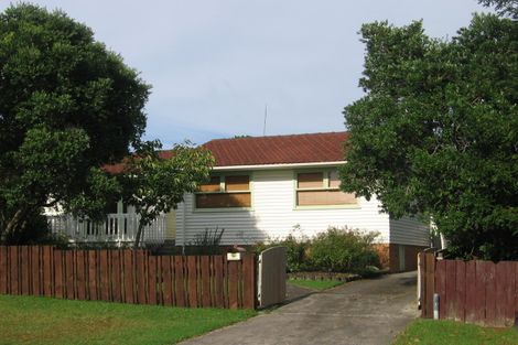 Photo of property in 32 Castleford Street, Green Bay, Auckland, 0604