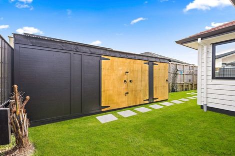 Photo of property in 33 Jane Maree Road, Kumeu, 0810