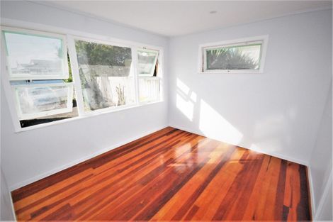 Photo of property in 2/2 Hinau Street, New Lynn, Auckland, 0600