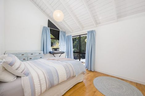 Photo of property in 1126 Whangaparaoa Road, Tindalls Beach, Whangaparaoa, 0930