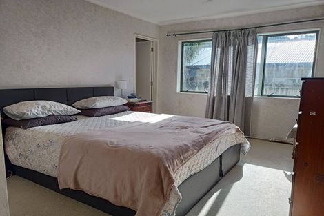 Photo of property in 1/28 Bernie Edwards Place, Botany Downs, Auckland, 2010