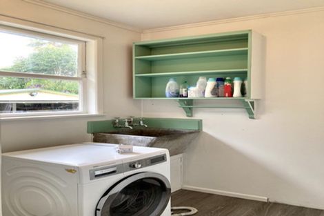 Photo of property in 1 Normandy Place, Henderson, Auckland, 0610