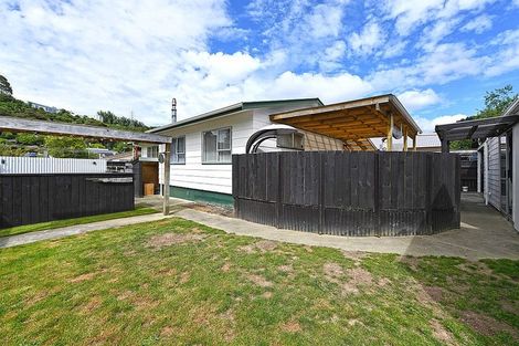 Photo of property in 55 Gemstone Drive, Birchville, Upper Hutt, 5018
