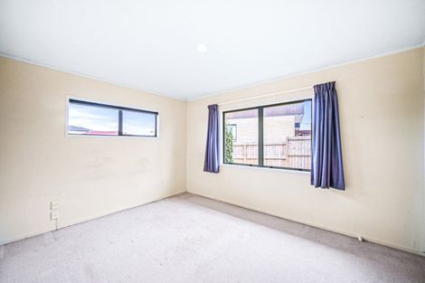 Photo of property in 9a Karamu Street, Te Atatu Peninsula, Auckland, 0610