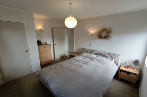 Photo of property in 2/28 Caribbean Drive, Unsworth Heights, Auckland, 0632