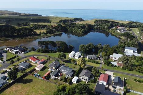 Photo of property in 9 Domett Street, Opunake, 4616