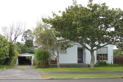 Photo of property in 2 Brixham Place, Merrilands, New Plymouth, 4312