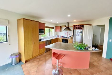 Photo of property in 5 Bishops Glen, Tawa, Wellington, 5028