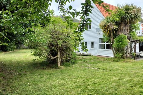 Photo of property in 404 Muritai Road, Eastbourne, Lower Hutt, 5013