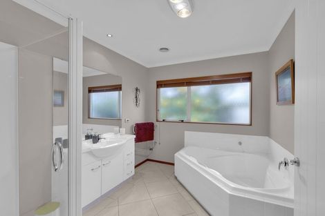 Photo of property in 33 Grace Avenue, Rototuna North, Hamilton, 3210