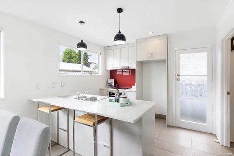 Photo of property in 4 Glennandrew Drive, Half Moon Bay, Auckland, 2012