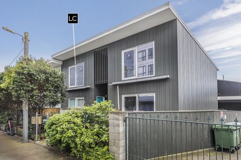 Photo of property in 20/3 Kelvin Grove, Te Aro, Wellington, 6011