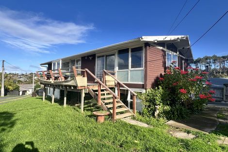 Photo of property in 52 Channel View Road, Campbells Bay, Auckland, 0630