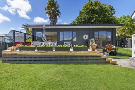 Photo of property in 45 Kiwi Esplanade, Mangere Bridge, Auckland, 2022