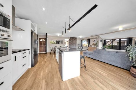 Photo of property in 5 Leven Lane, Totara Heights, Auckland, 2105