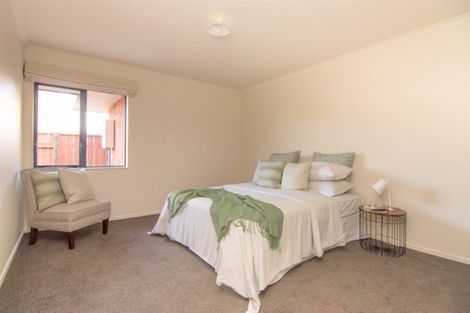 Photo of property in 8 Sorrento Place, Kelvin Grove, Palmerston North, 4414