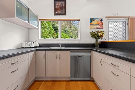 Photo of property in 94 Milton Road, Bluff Hill, Napier, 4110