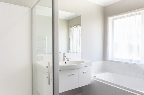 Photo of property in 11a Barron Drive, Green Bay, Auckland, 0604