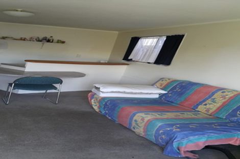 Photo of property in 2/523 Glenfield Road, Glenfield, Auckland, 0629