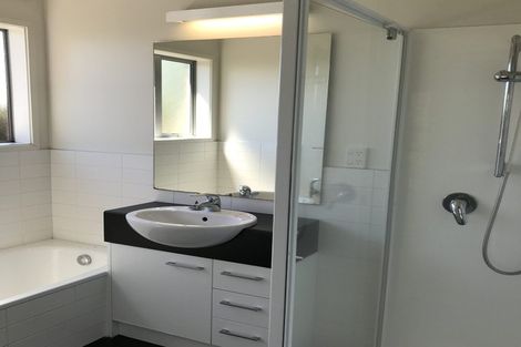 Photo of property in 32a Norcross Avenue, Henderson, Auckland, 0612