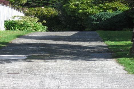 Photo of property in 1/5 Kingsbridge Place, Newlands, Wellington, 6037