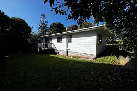 Photo of property in 9 Bridge Avenue, Te Atatu South, Auckland, 0610