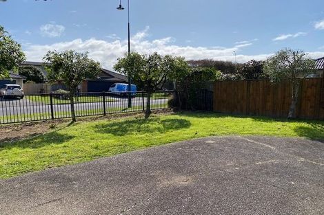 Photo of property in 2 Lissleton Drive, East Tamaki, Auckland, 2013