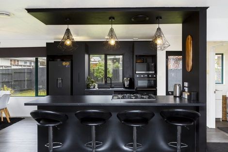 Photo of property in 2 Monarch Grove, Maoribank, Upper Hutt, 5018