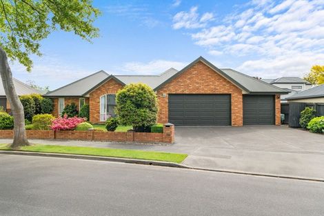 Photo of property in 12 Chesterfield Mews, Russley, Christchurch, 8042