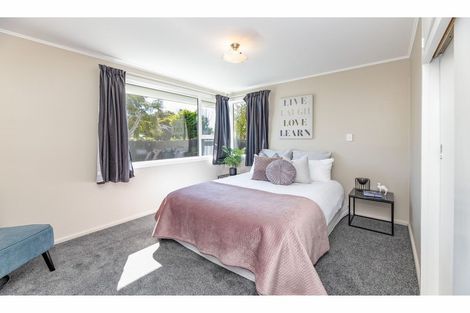 Photo of property in 16 Saunders Place, Redwood, Christchurch, 8051