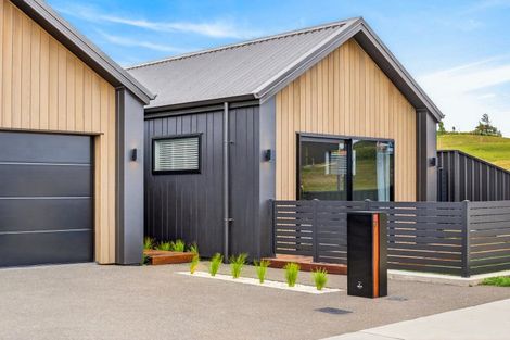 Photo of property in 7 Annie Aranui Drive, Poraiti, 4182