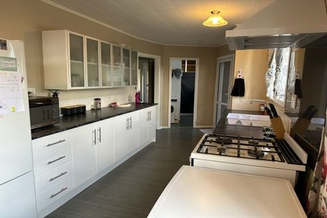 Photo of property in 21 Castle Street, Eltham, 4322