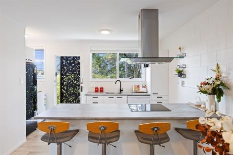 Photo of property in 2/9 John Court Street, Birkenhead, Auckland, 0626