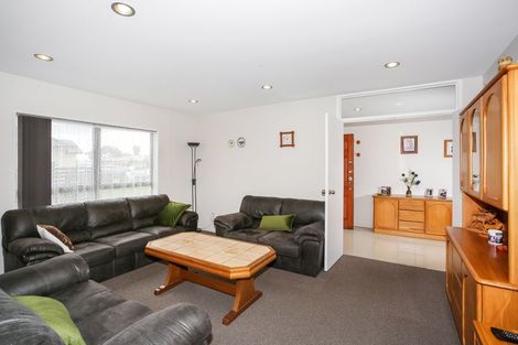 Photo of property in 17 Magnolia Drive, Waiuku, 2123