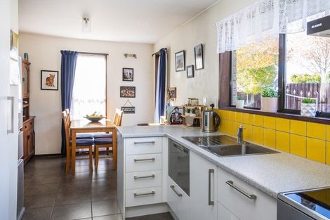 Photo of property in 76 Solomon Avenue, Redwood, Christchurch, 8051