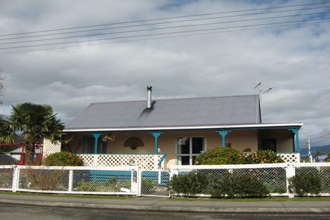 Photo of property in 128 Commercial Street, Takaka, 7110