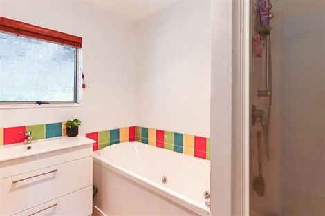 Photo of property in 19 Tawari Street, Inglewood, 4330