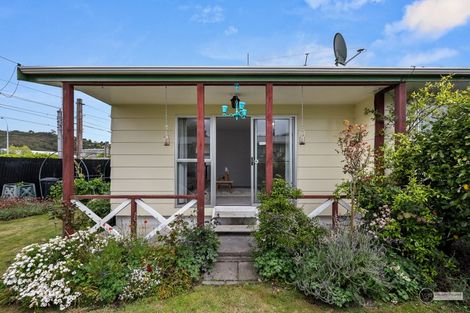 Photo of property in 38b Palmer Crescent, Silverstream, Upper Hutt, 5019