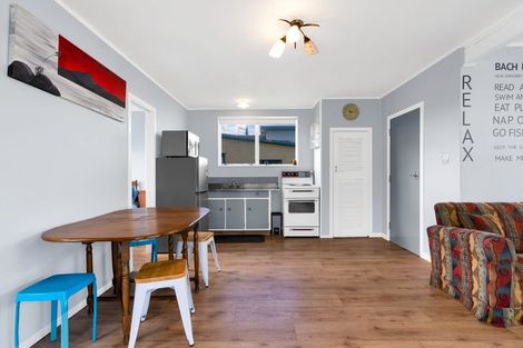 Photo of property in 18 Third Avenue, Urenui, 4377