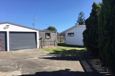 Photo of property in 2 Hewson Crescent, Otaki Beach, Otaki, 5512