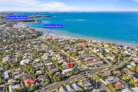 Photo of property in 1/2 Rothesay Bay Road, Rothesay Bay, Auckland, 0630