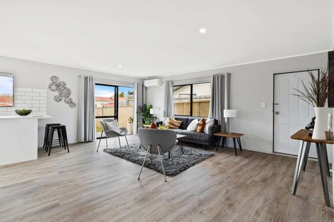 Photo of property in 94a Beach Haven Road, Beach Haven, Auckland, 0626