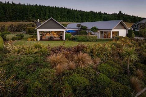 Photo of property in 70 Forest Heights, Wanaka, 9305