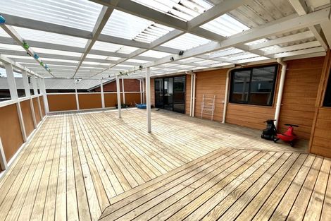 Photo of property in 5 Avonleigh Road, Green Bay, Auckland, 0604