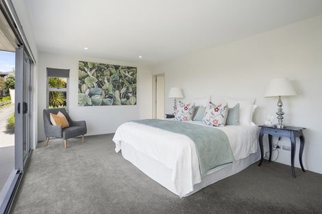 Photo of property in 95b Braemar Road, Castor Bay, Auckland, 0620