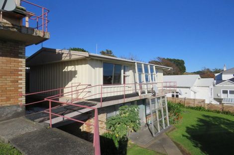Photo of property in 32 Robe Street, New Plymouth, 4310