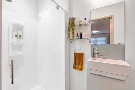 Photo of property in 12 Leatham Avenue, Strandon, New Plymouth, 4312