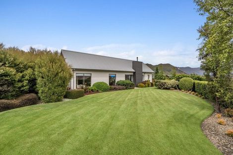 Photo of property in 70 Forest Heights, Wanaka, 9305