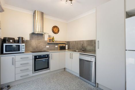 Photo of property in 8 Lyndfield Lane, Newlands, Wellington, 6037